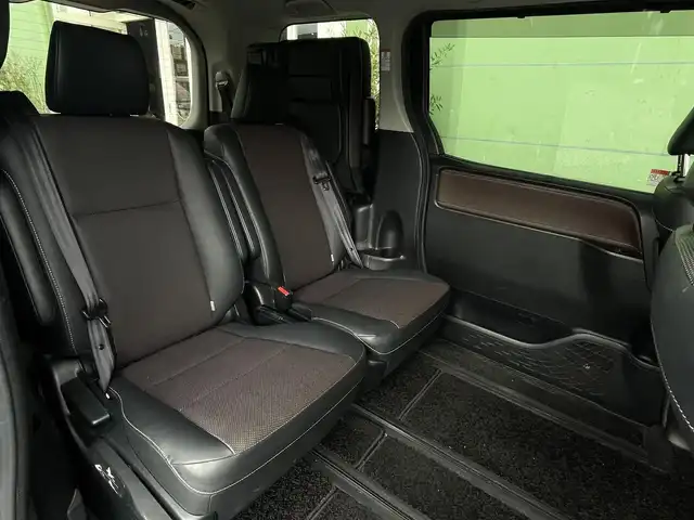 トヨタ エスクァイア Gi 埼玉県 2017(平29)年 3.6万km スパークリングブラックパールクリスタルシャイン レザーシート/前席シートヒーター/純正９インチナビＴＶ/バックカメラ/ビルトインＥＴＣ2.0/両側パワースライドドア/LEDヘッドライト/クルーズコントロール/衝突軽減ブレーキ/純正アルミホイール/プッシュスタート/スマートキー/走行３５８０１キロ/保証書付整備手帳/取扱説明書