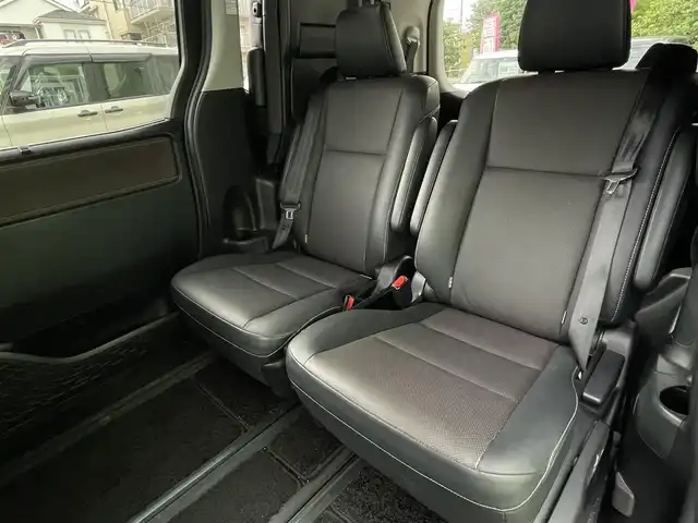 トヨタ エスクァイア Gi 埼玉県 2017(平29)年 3.6万km スパークリングブラックパールクリスタルシャイン レザーシート/前席シートヒーター/純正９インチナビＴＶ/バックカメラ/ビルトインＥＴＣ2.0/両側パワースライドドア/LEDヘッドライト/クルーズコントロール/衝突軽減ブレーキ/純正アルミホイール/プッシュスタート/スマートキー/走行３５８０１キロ/保証書付整備手帳/取扱説明書