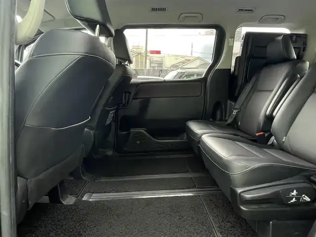 トヨタ エスクァイア Gi 埼玉県 2017(平29)年 3.6万km スパークリングブラックパールクリスタルシャイン レザーシート/前席シートヒーター/純正９インチナビＴＶ/バックカメラ/ビルトインＥＴＣ2.0/両側パワースライドドア/LEDヘッドライト/クルーズコントロール/衝突軽減ブレーキ/純正アルミホイール/プッシュスタート/スマートキー/走行３５８０１キロ/保証書付整備手帳/取扱説明書