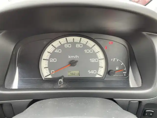 ダイハツ ミラ アヴィ X 道央・札幌 2004(平16)年 4.5万km ブライトシルバーメタリック 登録時走行距離45/013ｋｍ/　４　Ｗ　Ｄ　/純正オーディオ(CD/FM/AM)/ドアバイザー/スペアキー×１/リモコンキー/社外フロアマット/ABS/momoステアリング/バニティミラー/積込夏タイヤ（純正AW/155/65/R14/２０年製/溝3ｍｍ）
