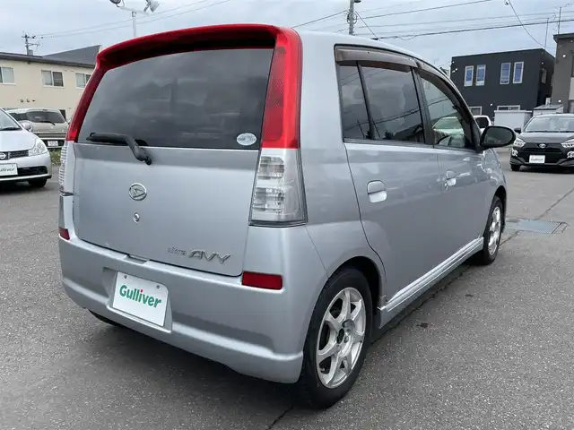 ダイハツ ミラ アヴィ X 道央・札幌 2004(平16)年 4.5万km ブライトシルバーメタリック 登録時走行距離45/013ｋｍ/　４　Ｗ　Ｄ　/純正オーディオ(CD/FM/AM)/ドアバイザー/スペアキー×１/リモコンキー/社外フロアマット/ABS/momoステアリング/バニティミラー/積込夏タイヤ（純正AW/155/65/R14/２０年製/溝3ｍｍ）