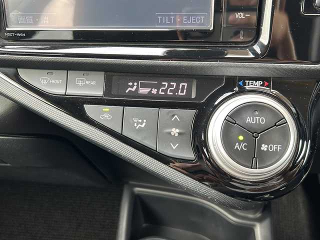 トヨタ アクア X－URBAN 静岡県 2016(平28)年 7.5万km ブラックマイカ 純正ナビ/・AM/FM/・CD/DVD/・SD/・TV/・Bluetooth/・USB/主要装備/・ＥＴＣ/・衝突被害軽減システム/・シートヒーター/・バックカメラ/・レーンキープアシスト/・オートハイビーム/・LEDヘッドライト/・フォグランプ/・ステアリングスイッチ/・横滑り防止装置/・ｎａｎｏｅ/・コーナーセンサー/・ドライブレコーダー