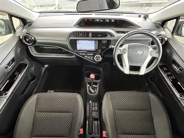 トヨタ アクア X－URBAN 茨城県 2016(平28)年 7.5万km ブラックマイカ 純正ナビ/・AM/FM/・CD/DVD/・SD/・TV/・Bluetooth/・USB/ビルトインＥＴＣ/TVキャンセラー/ドライブレコーダー/純正フロアマット/シートヒーター/バックカメラ/レーンキープアシスト/オートハイビーム/LEDヘッドライト/フォグランプ/ステアリングスイッチ/横滑り防止装置/ｎａｎｏｅ/コーナーセンサー/衝突被害軽減システム