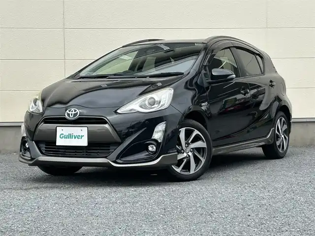 トヨタ アクア X－URBAN 茨城県 2016(平28)年 7.5万km ブラックマイカ 純正ナビ/・AM/FM/・CD/DVD/・SD/・TV/・Bluetooth/・USB/ビルトインＥＴＣ/TVキャンセラー/ドライブレコーダー/純正フロアマット/シートヒーター/バックカメラ/レーンキープアシスト/オートハイビーム/LEDヘッドライト/フォグランプ/ステアリングスイッチ/横滑り防止装置/ｎａｎｏｅ/コーナーセンサー/衝突被害軽減システム