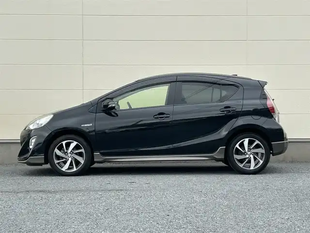トヨタ アクア X－URBAN 茨城県 2016(平28)年 7.5万km ブラックマイカ 純正ナビ/・AM/FM/・CD/DVD/・SD/・TV/・Bluetooth/・USB/ビルトインＥＴＣ/TVキャンセラー/ドライブレコーダー/純正フロアマット/シートヒーター/バックカメラ/レーンキープアシスト/オートハイビーム/LEDヘッドライト/フォグランプ/ステアリングスイッチ/横滑り防止装置/ｎａｎｏｅ/コーナーセンサー/衝突被害軽減システム