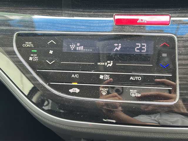 ホンダ オデッセイ アブソルート ホンダセンシング 福岡県 2017(平29)年 5.2万km プレミアムヴィーナスブラックP 純ナビVXM-184VFi(AM/FM/CD/DVD/ワンセグTV/USB/SD/BT)/バックカメラ/社外前方ドライブレコーダー/ビルトインETC/ホンダセンシング/・衝突軽減ブレーキ/・車線逸脱警報/・クルーズコントロール追従あり/両側パワースライドドア/D席パワーシート/オートライト/フォグランプ/電動格納ミラー/ステアリングスイッチ/パドルシフト/プッシュスタート/純正ドアバイザー/後席サンシェード/ISOFIX/W+サイド+カーテンエアバック
