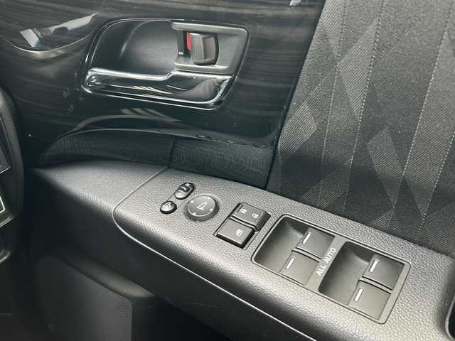 ホンダ オデッセイ アブソルート ホンダセンシング 福岡県 2017(平29)年 5.2万km プレミアムヴィーナスブラックP 純ナビVXM-184VFi(AM/FM/CD/DVD/ワンセグTV/USB/SD/BT)/バックカメラ/社外前方ドライブレコーダー/ビルトインETC/ホンダセンシング/・衝突軽減ブレーキ/・車線逸脱警報/・クルーズコントロール追従あり/両側パワースライドドア/D席パワーシート/オートライト/フォグランプ/電動格納ミラー/ステアリングスイッチ/パドルシフト/プッシュスタート/純正ドアバイザー/後席サンシェード/ISOFIX/W+サイド+カーテンエアバック