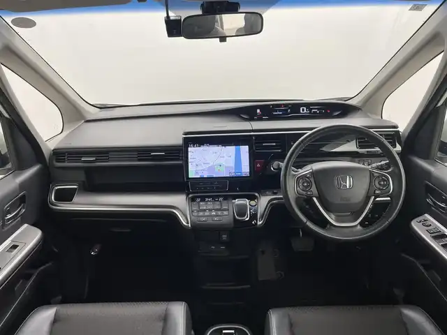 ホンダ ステップワゴン スパーダ ハイブリッド G EX ホンダセンシング 岡山県 2019(平31)年 5.7万km プラチナホワイトパール 純正10インチナビ/（CD/DVD/BT/フルセグTV/HDMI）/フリップダウンモニター/アラウンドビューモニター/両側パワースライドドア/シートヒーター(D/N)/ビルトインETC/レーダークルーズコントロール/LEDヘッドライト/LEDフォグランプ/オートライト/オートブレーキホールド/純正ドライブレコーダー（前）/純正フロアマット/純正ドアバイザー/TVキャンセラー/ISOFIX/リアサーキュレーター/後席サンシェイド/ステアリングスイッチ/チルトステアリング/シートリフター/シートバックテーブル/ウインカーミラー/ドアバイザー/取扱説明書