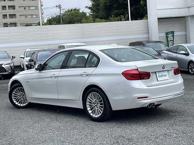 ＢＭＷ ３２０ｄ ラグジュアリー 東京都 2016(平28)年 4.1万km ミネラルホワイト 新車時保証書　/インテリジェントセーフティー/レーンチェンジウォーニング/レーンディパーチャーウォーニング/アダプティブクルーズコントロール/アイドリングストップ/純正HDDナビ/CD/DVD/REC/USB/BT/AUX/バックカメラ　ルームミラー内臓ETC/Fドライブレコーダー/フロントパワーシート【運転席メモリー付】/レザーシート/シートヒーター/LEDヘッドライト/オートライト/スマートキー×２/革巻きハンドル/純正17インチアルミ