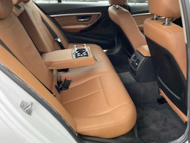 ＢＭＷ ３２０ｄ ラグジュアリー 東京都 2016(平28)年 4.1万km ミネラルホワイト 新車時保証書　/インテリジェントセーフティー/レーンチェンジウォーニング/レーンディパーチャーウォーニング/アダプティブクルーズコントロール/アイドリングストップ/純正HDDナビ/CD/DVD/REC/USB/BT/AUX/バックカメラ　ルームミラー内臓ETC/Fドライブレコーダー/フロントパワーシート【運転席メモリー付】/レザーシート/シートヒーター/LEDヘッドライト/オートライト/スマートキー×２/革巻きハンドル/純正17インチアルミ