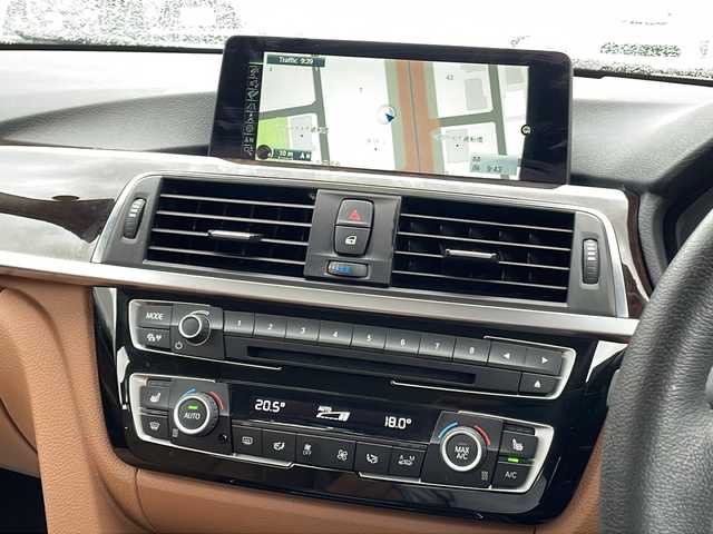 ＢＭＷ ３２０ｄ ラグジュアリー 東京都 2016(平28)年 4.1万km ミネラルホワイト 新車時保証書　/インテリジェントセーフティー/レーンチェンジウォーニング/レーンディパーチャーウォーニング/アダプティブクルーズコントロール/アイドリングストップ/純正HDDナビ/CD/DVD/REC/USB/BT/AUX/バックカメラ　ルームミラー内臓ETC/Fドライブレコーダー/フロントパワーシート【運転席メモリー付】/レザーシート/シートヒーター/LEDヘッドライト/オートライト/スマートキー×２/革巻きハンドル/純正17インチアルミ
