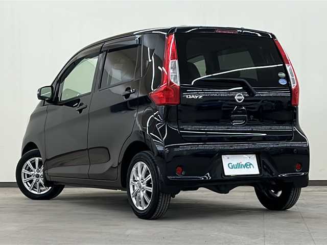 日産 デイズ X 道央・札幌 2018(平30)年 5.7万km ブラック /4WD//純正ナビ/(フルセグ/CD/SD/Bluetooth)//アラウンドビューカメラ//運転席シートヒーター//スマートキー//オートエアコン//ETC//衝突被害軽減ブレーキ//電動格納式ミラー//横滑り防止装置//ステアリングスイッチ//アイドリングストップ//ホイール付きスタッドレス積み込み