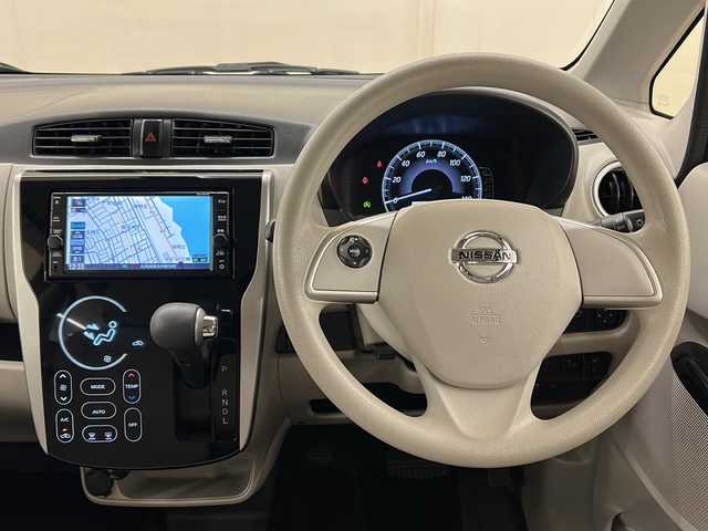 日産 デイズ X 道央・札幌 2018(平30)年 5.7万km ブラック /4WD//純正ナビ/(フルセグ/CD/SD/Bluetooth)//アラウンドビューカメラ//運転席シートヒーター//スマートキー//オートエアコン//ETC//衝突被害軽減ブレーキ//電動格納式ミラー//横滑り防止装置//ステアリングスイッチ//アイドリングストップ//ホイール付きスタッドレス積み込み