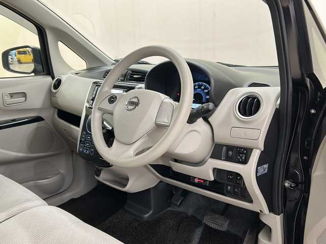 日産 デイズ X 道央・札幌 2018(平30)年 5.7万km ブラック /4WD//純正ナビ/(フルセグ/CD/SD/Bluetooth)//アラウンドビューカメラ//運転席シートヒーター//スマートキー//オートエアコン//ETC//衝突被害軽減ブレーキ//電動格納式ミラー//横滑り防止装置//ステアリングスイッチ//アイドリングストップ//ホイール付きスタッドレス積み込み