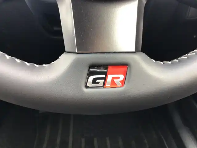トヨタ ハリアー エレガンス GRスポーツ 福井県 2020(令2)年 1.6万km ホワイトパールクリスタルシャイン GRスポーツ/純正19アルミ/トヨタセーフティセンス/アルパイン9型ナビ/純正ドラレコ/ETC/バックカメラ/ハーフレザー/パワーシート/GR専用革巻ハンドル/GRキャリパー/LEDヘッドライト/LEDフォグライト/クルーズコントロール/オートマチックハイビーム