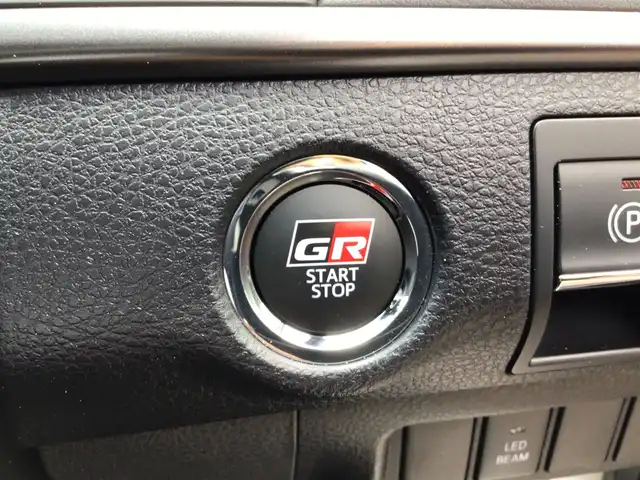 トヨタ ハリアー エレガンス GRスポーツ 福井県 2020(令2)年 1.6万km ホワイトパールクリスタルシャイン GRスポーツ/純正19アルミ/トヨタセーフティセンス/アルパイン9型ナビ/純正ドラレコ/ETC/バックカメラ/ハーフレザー/パワーシート/GR専用革巻ハンドル/GRキャリパー/LEDヘッドライト/LEDフォグライト/クルーズコントロール/オートマチックハイビーム