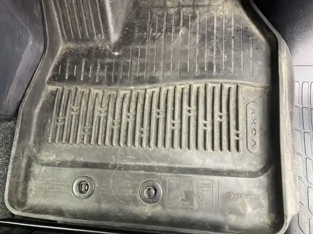 トヨタ ヴォクシー ZS 煌Ⅱ 群馬県 2016(平28)年 6.8万km ホワイトパールクリスタルシャイン １２型後席モニター　アルパイン９型ナビ　フルセグＴＶ　バックカメラ　両側電動スライドドア　衝突被害軽減ブレーキ　レーンアシスト　ＬＥＤライト　オートハイビーム　ビルトインＥＴＣ　スマートキー　禁煙車