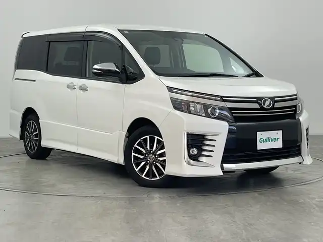 トヨタ ヴォクシー ZS 煌Ⅱ 群馬県 2016(平28)年 6.8万km ホワイトパールクリスタルシャイン １２型後席モニター　アルパイン９型ナビ　フルセグＴＶ　バックカメラ　両側電動スライドドア　衝突被害軽減ブレーキ　レーンアシスト　ＬＥＤライト　オートハイビーム　ビルトインＥＴＣ　スマートキー　禁煙車