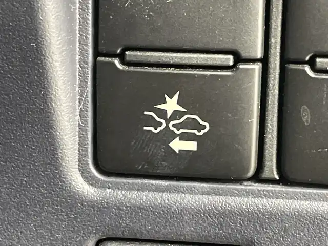 トヨタ ヴォクシー ZS 煌Ⅱ 群馬県 2016(平28)年 6.8万km ホワイトパールクリスタルシャイン １２型後席モニター　アルパイン９型ナビ　フルセグＴＶ　バックカメラ　両側電動スライドドア　衝突被害軽減ブレーキ　レーンアシスト　ＬＥＤライト　オートハイビーム　ビルトインＥＴＣ　スマートキー　禁煙車