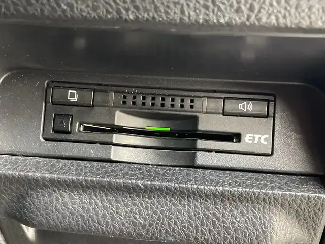 トヨタ ヴォクシー ZS 煌Ⅱ 群馬県 2016(平28)年 6.8万km ホワイトパールクリスタルシャイン １２型後席モニター　アルパイン９型ナビ　フルセグＴＶ　バックカメラ　両側電動スライドドア　衝突被害軽減ブレーキ　レーンアシスト　ＬＥＤライト　オートハイビーム　ビルトインＥＴＣ　スマートキー　禁煙車