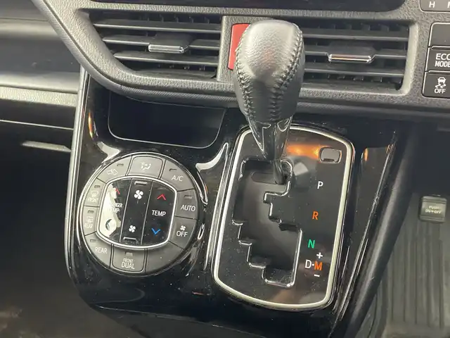 トヨタ ヴォクシー ZS 煌Ⅱ 群馬県 2016(平28)年 6.8万km ホワイトパールクリスタルシャイン １２型後席モニター　アルパイン９型ナビ　フルセグＴＶ　バックカメラ　両側電動スライドドア　衝突被害軽減ブレーキ　レーンアシスト　ＬＥＤライト　オートハイビーム　ビルトインＥＴＣ　スマートキー　禁煙車