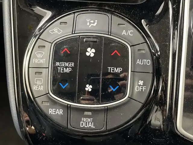 トヨタ ヴォクシー ZS 煌Ⅱ 群馬県 2016(平28)年 6.8万km ホワイトパールクリスタルシャイン １２型後席モニター　アルパイン９型ナビ　フルセグＴＶ　バックカメラ　両側電動スライドドア　衝突被害軽減ブレーキ　レーンアシスト　ＬＥＤライト　オートハイビーム　ビルトインＥＴＣ　スマートキー　禁煙車