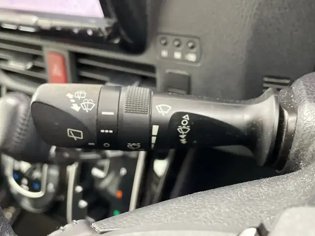 トヨタ ヴォクシー ZS 煌Ⅱ 群馬県 2016(平28)年 6.8万km ホワイトパールクリスタルシャイン １２型後席モニター　アルパイン９型ナビ　フルセグＴＶ　バックカメラ　両側電動スライドドア　衝突被害軽減ブレーキ　レーンアシスト　ＬＥＤライト　オートハイビーム　ビルトインＥＴＣ　スマートキー　禁煙車