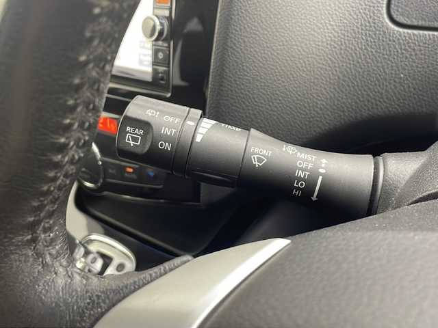 日産 セレナ HWS S HV Vセレ Aセーフ 愛知県 2015(平27)年 6.5万km インペリアルアンバーP 純正ナビ/【Bluetooth/フルセグTV/CD/DVD/USB/AM/FM】/両側パワースライドドア/純正フリップダウンモニター/全方位カメラ/衝突被害軽減ブレーキ/レーンアシスト/横滑り防止装置/クルーズコントロール/サンシェード/格納式テーブル/ETC/スマートキー/プッシュスタート/オートライト/電動格納ミラー/純正16インチアルミホイール