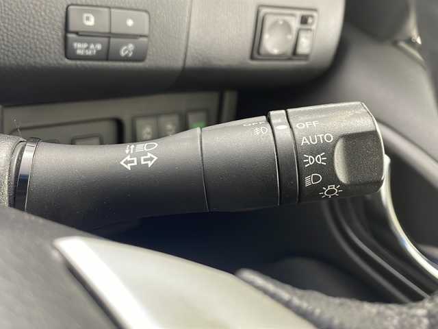 日産 セレナ HWS S HV Vセレ Aセーフ 愛知県 2015(平27)年 6.5万km インペリアルアンバーP 純正ナビ/【Bluetooth/フルセグTV/CD/DVD/USB/AM/FM】/両側パワースライドドア/純正フリップダウンモニター/全方位カメラ/衝突被害軽減ブレーキ/レーンアシスト/横滑り防止装置/クルーズコントロール/サンシェード/格納式テーブル/ETC/スマートキー/プッシュスタート/オートライト/電動格納ミラー/純正16インチアルミホイール