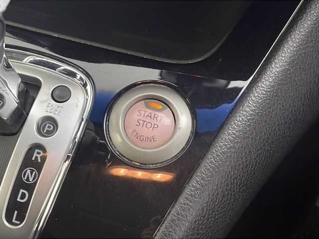 日産 セレナ HWS S HV Vセレ Aセーフ 愛知県 2015(平27)年 6.5万km インペリアルアンバーP 純正ナビ/【Bluetooth/フルセグTV/CD/DVD/USB/AM/FM】/両側パワースライドドア/純正フリップダウンモニター/全方位カメラ/衝突被害軽減ブレーキ/レーンアシスト/横滑り防止装置/クルーズコントロール/サンシェード/格納式テーブル/ETC/スマートキー/プッシュスタート/オートライト/電動格納ミラー/純正16インチアルミホイール