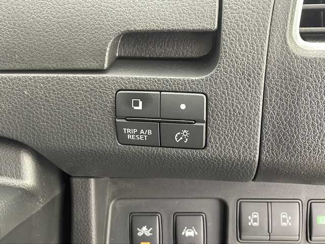 日産 セレナ HWS S HV Vセレ Aセーフ 愛知県 2015(平27)年 6.5万km インペリアルアンバーP 純正ナビ/【Bluetooth/フルセグTV/CD/DVD/USB/AM/FM】/両側パワースライドドア/純正フリップダウンモニター/全方位カメラ/衝突被害軽減ブレーキ/レーンアシスト/横滑り防止装置/クルーズコントロール/サンシェード/格納式テーブル/ETC/スマートキー/プッシュスタート/オートライト/電動格納ミラー/純正16インチアルミホイール