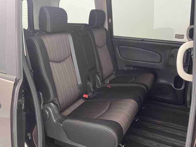 日産 セレナ HWS S HV Vセレ Aセーフ 愛知県 2015(平27)年 6.5万km インペリアルアンバーP 純正ナビ/【Bluetooth/フルセグTV/CD/DVD/USB/AM/FM】/両側パワースライドドア/純正フリップダウンモニター/全方位カメラ/衝突被害軽減ブレーキ/レーンアシスト/横滑り防止装置/クルーズコントロール/サンシェード/格納式テーブル/ETC/スマートキー/プッシュスタート/オートライト/電動格納ミラー/純正16インチアルミホイール