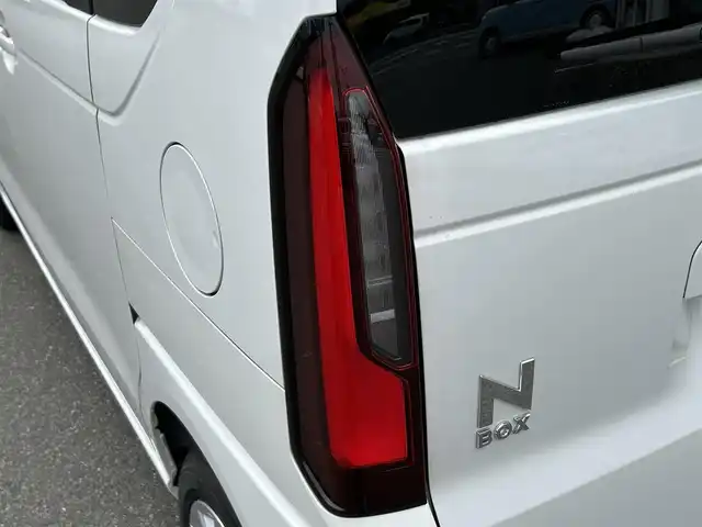 ホンダ Ｎ ＢＯＸ 山形県 2024(令6)年 0.1万km未満 プラチナホワイトパール 4WD/アダプティブクルーズコントロール/アイドリングストップ/レーンキープアシスト/先行車発進お知らせ/標識認識機能/車線逸脱警報/衝突被害軽減ブレーキ/盗難防止装置/LEDオートライト/両側パワースライドドア/前席シートヒーター/コーナーセンサー/プッシュスタート/電動パーキングブレーキ/ウィンカーミラー