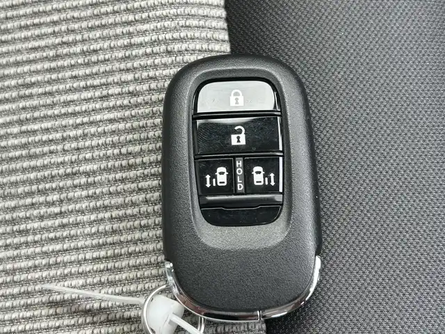 ホンダ Ｎ ＢＯＸ 山形県 2024(令6)年 0.1万km未満 プラチナホワイトパール 4WD/アダプティブクルーズコントロール/アイドリングストップ/レーンキープアシスト/先行車発進お知らせ/標識認識機能/車線逸脱警報/衝突被害軽減ブレーキ/盗難防止装置/LEDオートライト/両側パワースライドドア/前席シートヒーター/コーナーセンサー/プッシュスタート/電動パーキングブレーキ/ウィンカーミラー