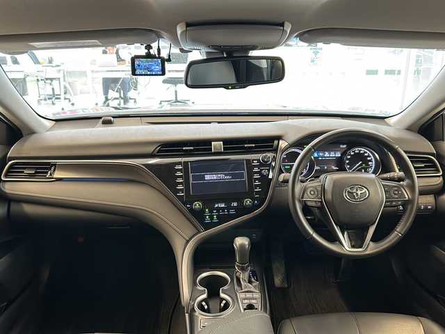 トヨタ カムリ WSレザーパッケージ 岐阜県 2019(令1)年 1.7万km アティチュードブラックマイカ プリクラッシュセーフティ/車線逸脱警報/ブラインドスポットモニター/オートマチックハイビーム/LEDヘッドライト/純正ナビ/フルセグTV/DVD/バックカメラ/クリアランスソナー/黒革シート/前席シートヒーター/レーダークルーズコントロール/純正18インチアルミホイール/ヘッドアップディスプレイ/パドルシフト/前後ドライブレコーダー/ビルトインETC2.0/パドルシフト/サイドシルスポイラー/トランクスポイラー