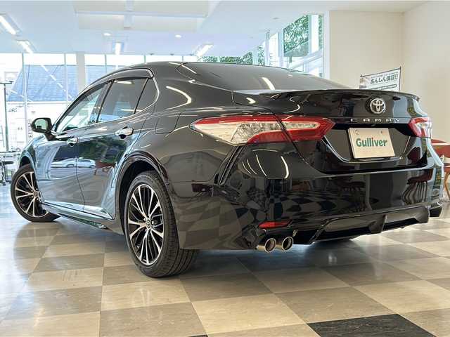 トヨタ カムリ WSレザーパッケージ 岐阜県 2019(令1)年 1.7万km アティチュードブラックマイカ プリクラッシュセーフティ/車線逸脱警報/ブラインドスポットモニター/オートマチックハイビーム/LEDヘッドライト/純正ナビ/フルセグTV/DVD/バックカメラ/クリアランスソナー/黒革シート/前席シートヒーター/レーダークルーズコントロール/純正18インチアルミホイール/ヘッドアップディスプレイ/パドルシフト/前後ドライブレコーダー/ビルトインETC2.0/パドルシフト/サイドシルスポイラー/トランクスポイラー