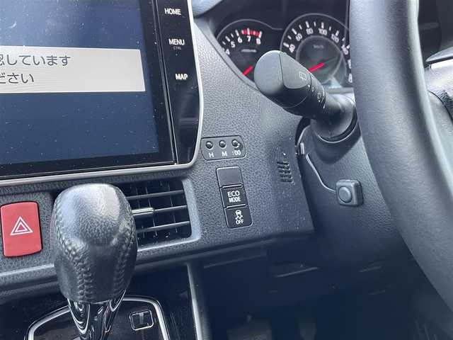 トヨタ ヴォクシー ZS 煌Ⅱ 佐賀県 2020(令2)年 6.2万km イナズマスパーキングブラックガラスフレーク 純正10インチナビ/・フルセグTV/CD/DVD/SD/Bluetooth/フリップダウンモニター /バックカメラ/両側パワースライドドア/前後ドライブレコーダー/クルーズコントロール/アイドリングストップ/シートバックテーブル/コーナーセンサー/プッシュスタート/スマートキー/ビルトインETC/オートライト/LEDヘッドライト/純正フロアマット/純正ドアバイザー