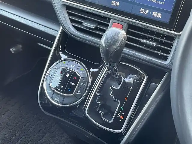 トヨタ ヴォクシー ZS 煌Ⅱ 佐賀県 2020(令2)年 6.2万km イナズマスパーキングブラックガラスフレーク 純正10インチナビ/・フルセグTV/CD/DVD/SD/Bluetooth/フリップダウンモニター /バックカメラ/両側パワースライドドア/前後ドライブレコーダー/クルーズコントロール/アイドリングストップ/シートバックテーブル/コーナーセンサー/プッシュスタート/スマートキー/ビルトインETC/オートライト/LEDヘッドライト/純正フロアマット/純正ドアバイザー