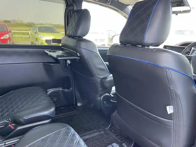 トヨタ ヴォクシー ZS 煌Ⅱ 佐賀県 2020(令2)年 6.2万km イナズマスパーキングブラックガラスフレーク 純正10インチナビ/・フルセグTV/CD/DVD/SD/Bluetooth/フリップダウンモニター /バックカメラ/両側パワースライドドア/前後ドライブレコーダー/クルーズコントロール/アイドリングストップ/シートバックテーブル/コーナーセンサー/プッシュスタート/スマートキー/ビルトインETC/オートライト/LEDヘッドライト/純正フロアマット/純正ドアバイザー