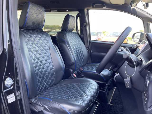 トヨタ ヴォクシー ZS 煌Ⅱ 佐賀県 2020(令2)年 6.2万km イナズマスパーキングブラックガラスフレーク 純正10インチナビ/・フルセグTV/CD/DVD/SD/Bluetooth/フリップダウンモニター /バックカメラ/両側パワースライドドア/前後ドライブレコーダー/クルーズコントロール/アイドリングストップ/シートバックテーブル/コーナーセンサー/プッシュスタート/スマートキー/ビルトインETC/オートライト/LEDヘッドライト/純正フロアマット/純正ドアバイザー