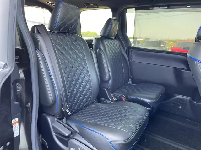 トヨタ ヴォクシー ZS 煌Ⅱ 佐賀県 2020(令2)年 6.2万km イナズマスパーキングブラックガラスフレーク 純正10インチナビ/・フルセグTV/CD/DVD/SD/Bluetooth/フリップダウンモニター /バックカメラ/両側パワースライドドア/前後ドライブレコーダー/クルーズコントロール/アイドリングストップ/シートバックテーブル/コーナーセンサー/プッシュスタート/スマートキー/ビルトインETC/オートライト/LEDヘッドライト/純正フロアマット/純正ドアバイザー