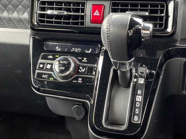 ダイハツ タント カスタム RS スタイルセレクション 青森県 2021(令3)年 6.4万km ブラックマイカメタリック/シャイニングホワイトパール 4WD・ターボ/純正9インチSDナビ・フルセグTV/CD・DVD・Bluetooth/OPパノラマモニター/両側パワースライドドア/合皮コンビシート/前席シートヒーター/スマートアシスト/衝突軽減ブレーキ/追従クルーズコントロール/レーンキープコントロール/アダプティブドライビングビーム/コーナーセンサー/前方純正ドライブレコーダー/純正エンジンスターター/ビルトインETC/LEDヘッドライト/LEDフォグランプ/純正15インチアルミホイール/OPツートンカラー