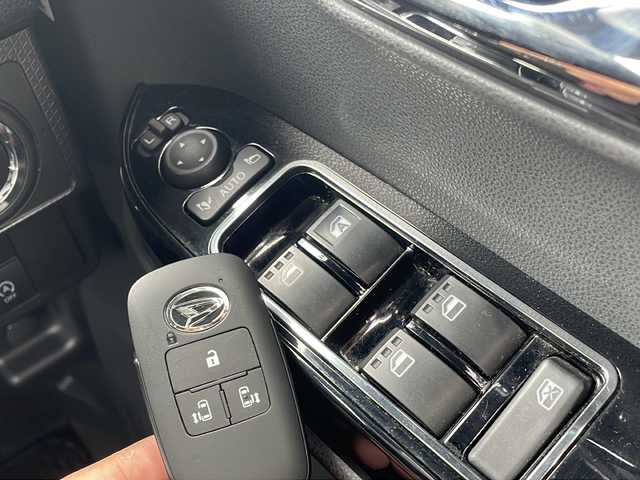 ダイハツ タント カスタム RS スタイルセレクション 青森県 2021(令3)年 6.4万km ブラックマイカメタリック/シャイニングホワイトパール 4WD・ターボ/純正9インチSDナビ・フルセグTV/CD・DVD・Bluetooth/OPパノラマモニター/両側パワースライドドア/合皮コンビシート/前席シートヒーター/スマートアシスト/衝突軽減ブレーキ/追従クルーズコントロール/レーンキープコントロール/アダプティブドライビングビーム/コーナーセンサー/前方純正ドライブレコーダー/純正エンジンスターター/ビルトインETC/LEDヘッドライト/LEDフォグランプ/純正15インチアルミホイール/OPツートンカラー