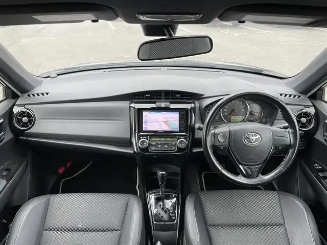トヨタ カローラ フィールダー 1．5G ダブルバイビー 道央・札幌 2015(平27)年 9.6万km ブラックマイカ ４WD/寒冷地仕様/社外メモリーナビ/CD/DVD/BT/フルセグ/社外後席モニター/衝突被害軽減ブレーキ/横滑り防止装置/レーンキープアシスト/バックカメラ/ビルトインETC/ワイパーデアイサー/ハーフレザーシート/革巻きステアリング/ステアリングリモコン/プッシュスタート/スマートキー/LEDヘッドライト/オートライト/オートハイビーム/フォグランプ/電動格納ミラー/ウィンカーミラー/純正フロアマット/ドアバイザー/純正エンジンスターター/社外AW付冬タイヤ積込/175/65/R15/2021年/山6mm