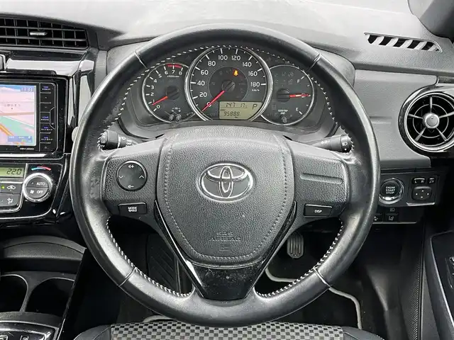 トヨタ カローラ フィールダー 1．5G ダブルバイビー 道央・札幌 2015(平27)年 9.6万km ブラックマイカ ４WD/寒冷地仕様/社外メモリーナビ/CD/DVD/BT/フルセグ/社外後席モニター/衝突被害軽減ブレーキ/横滑り防止装置/レーンキープアシスト/バックカメラ/ビルトインETC/ワイパーデアイサー/ハーフレザーシート/革巻きステアリング/ステアリングリモコン/プッシュスタート/スマートキー/LEDヘッドライト/オートライト/オートハイビーム/フォグランプ/電動格納ミラー/ウィンカーミラー/純正フロアマット/ドアバイザー/純正エンジンスターター/社外AW付冬タイヤ積込/175/65/R15/2021年/山6mm