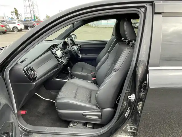 トヨタ カローラ フィールダー 1．5G ダブルバイビー 道央・札幌 2015(平27)年 9.6万km ブラックマイカ ４WD/寒冷地仕様/社外メモリーナビ/CD/DVD/BT/フルセグ/社外後席モニター/衝突被害軽減ブレーキ/横滑り防止装置/レーンキープアシスト/バックカメラ/ビルトインETC/ワイパーデアイサー/ハーフレザーシート/革巻きステアリング/ステアリングリモコン/プッシュスタート/スマートキー/LEDヘッドライト/オートライト/オートハイビーム/フォグランプ/電動格納ミラー/ウィンカーミラー/純正フロアマット/ドアバイザー/純正エンジンスターター/社外AW付冬タイヤ積込/175/65/R15/2021年/山6mm