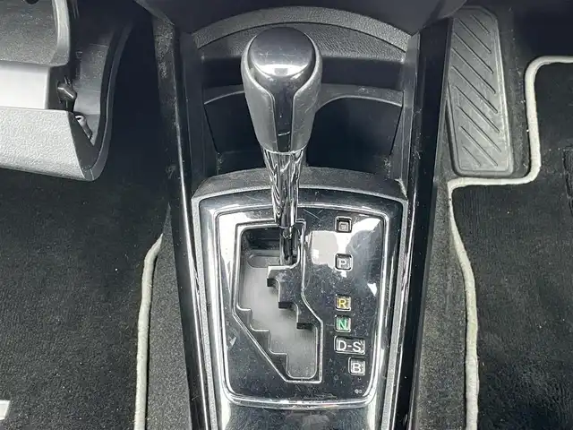 トヨタ カローラ フィールダー 1．5G ダブルバイビー 道央・札幌 2015(平27)年 9.6万km ブラックマイカ ４WD/寒冷地仕様/社外メモリーナビ/CD/DVD/BT/フルセグ/社外後席モニター/衝突被害軽減ブレーキ/横滑り防止装置/レーンキープアシスト/バックカメラ/ビルトインETC/ワイパーデアイサー/ハーフレザーシート/革巻きステアリング/ステアリングリモコン/プッシュスタート/スマートキー/LEDヘッドライト/オートライト/オートハイビーム/フォグランプ/電動格納ミラー/ウィンカーミラー/純正フロアマット/ドアバイザー/純正エンジンスターター/社外AW付冬タイヤ積込/175/65/R15/2021年/山6mm