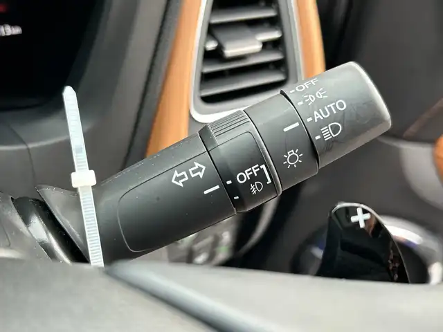 ホンダ ヴェゼル ハイブリッド Z ホンダセンシング 千葉県 2020(令2)年 0.8万km クリスタルブラックパール ＶＸＭ－２０５ＶＦＥｉナビ　Ｂカメ　ＥＴＣ　Ｂｔ　フルセグＴＶ　ドラレコ　ハーフレザーシート　シートヒーター　クルコン　パドルシフト　パワーシート　レーンアシストＬＥＤ　オートライト１７インチＡＷ