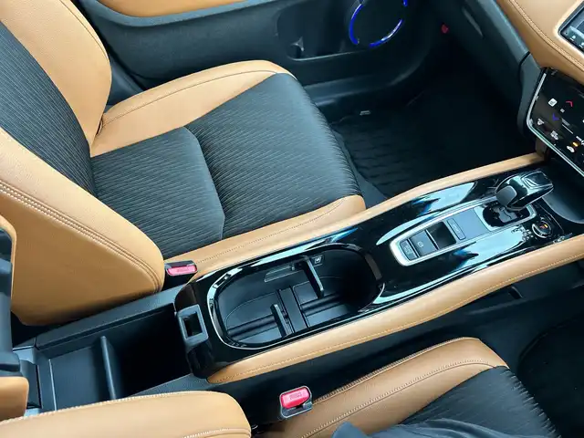 ホンダ ヴェゼル ハイブリッド Z ホンダセンシング 千葉県 2020(令2)年 0.8万km クリスタルブラックパール ＶＸＭ－２０５ＶＦＥｉナビ　Ｂカメ　ＥＴＣ　Ｂｔ　フルセグＴＶ　ドラレコ　ハーフレザーシート　シートヒーター　クルコン　パドルシフト　パワーシート　レーンアシストＬＥＤ　オートライト１７インチＡＷ