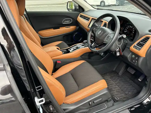 ホンダ ヴェゼル ハイブリッド Z ホンダセンシング 千葉県 2020(令2)年 0.8万km クリスタルブラックパール ＶＸＭ－２０５ＶＦＥｉナビ　Ｂカメ　ＥＴＣ　Ｂｔ　フルセグＴＶ　ドラレコ　ハーフレザーシート　シートヒーター　クルコン　パドルシフト　パワーシート　レーンアシストＬＥＤ　オートライト１７インチＡＷ